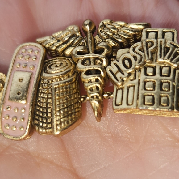 NWT  Medical Themed Chain-Charm Bracelet - Picture 4 of 5